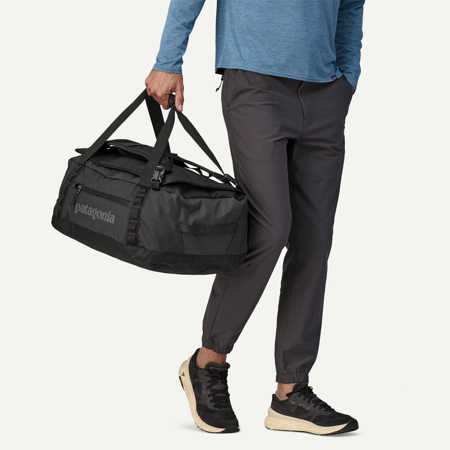 PATAGONIA 40L Black Hole Duffle in BLACK