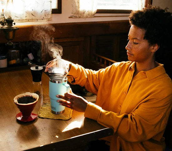 YETI Rambler® 20 oz (591 ml) Travel Mug in Rescue Red