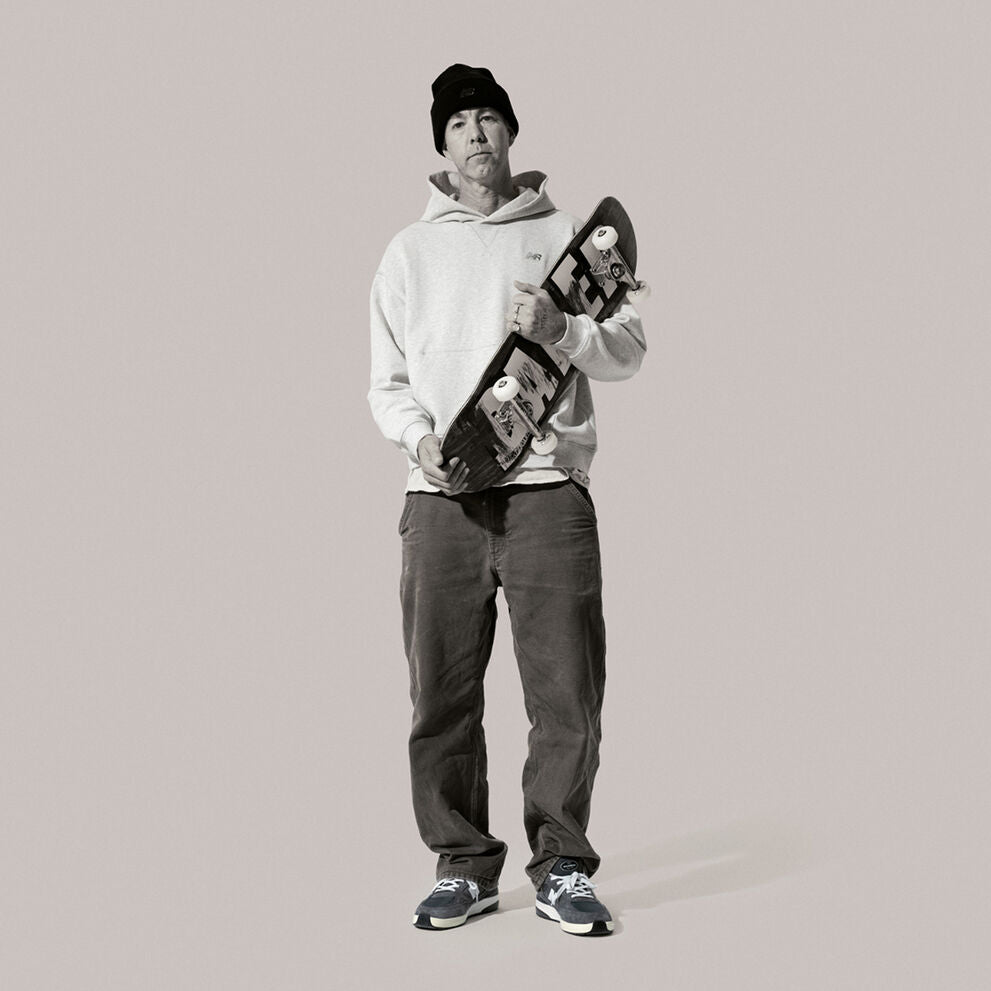 andrew reynolds wearing new balance grey days 933