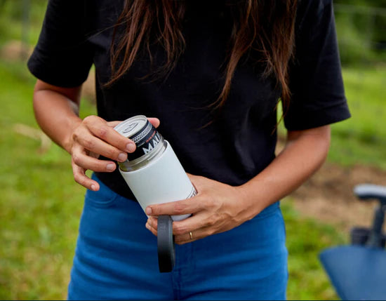 YETI Rambler 330ml Colster Can Insulator in NAVY