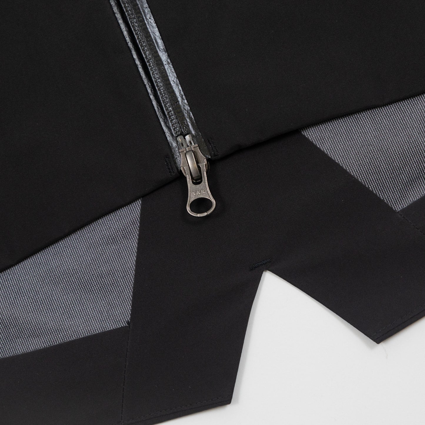 ELLIKER Ayre Long Shell Jacket in BLACK