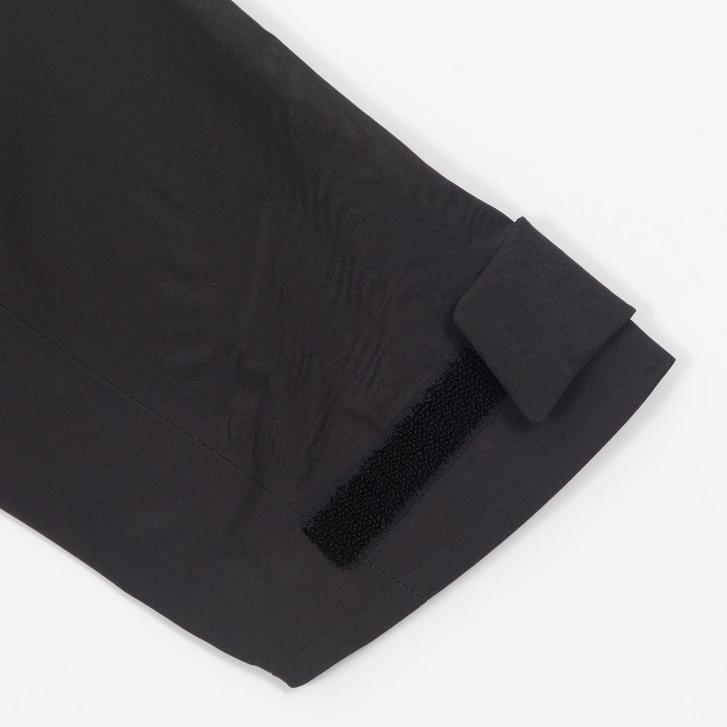 ELLIKER Ayre Shell Jacket in BLACK