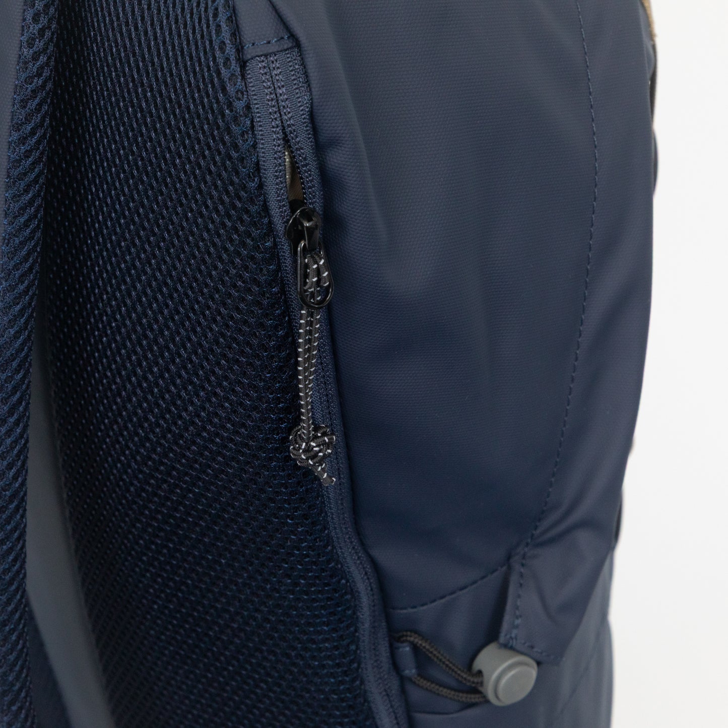 ELLIKER Kiln Hooded Zip Top Backpack in NAVY