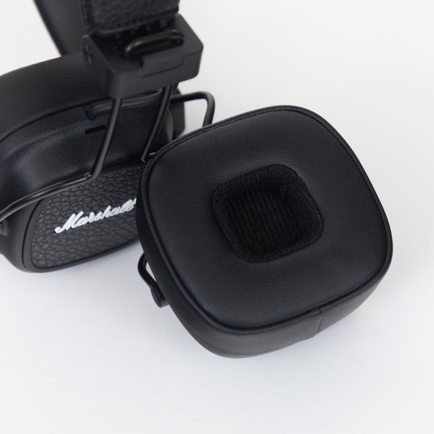 MARSHALL Major V Wireless Headphones in BLACK