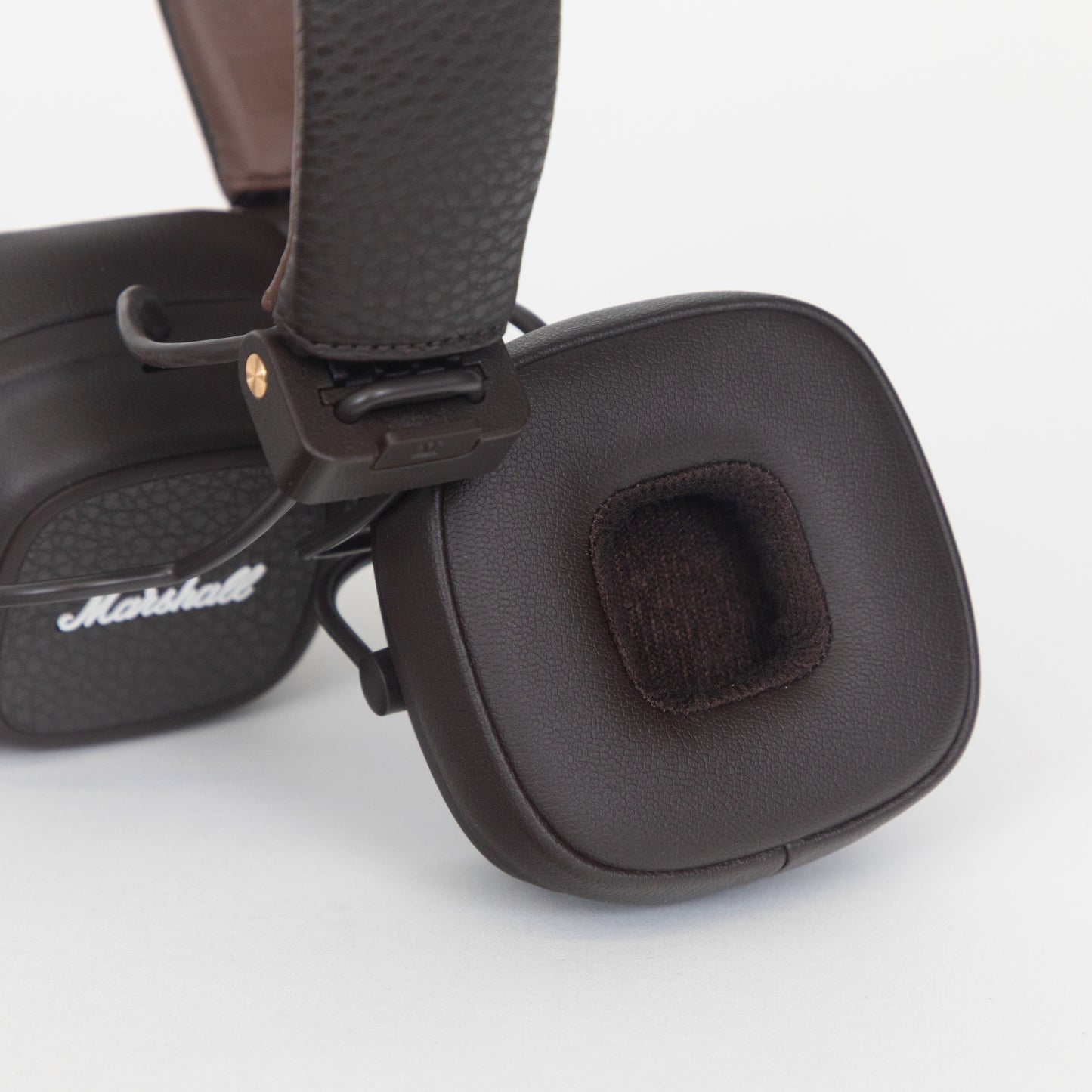 MARSHALL Major V Wireless Headphones in BROWN