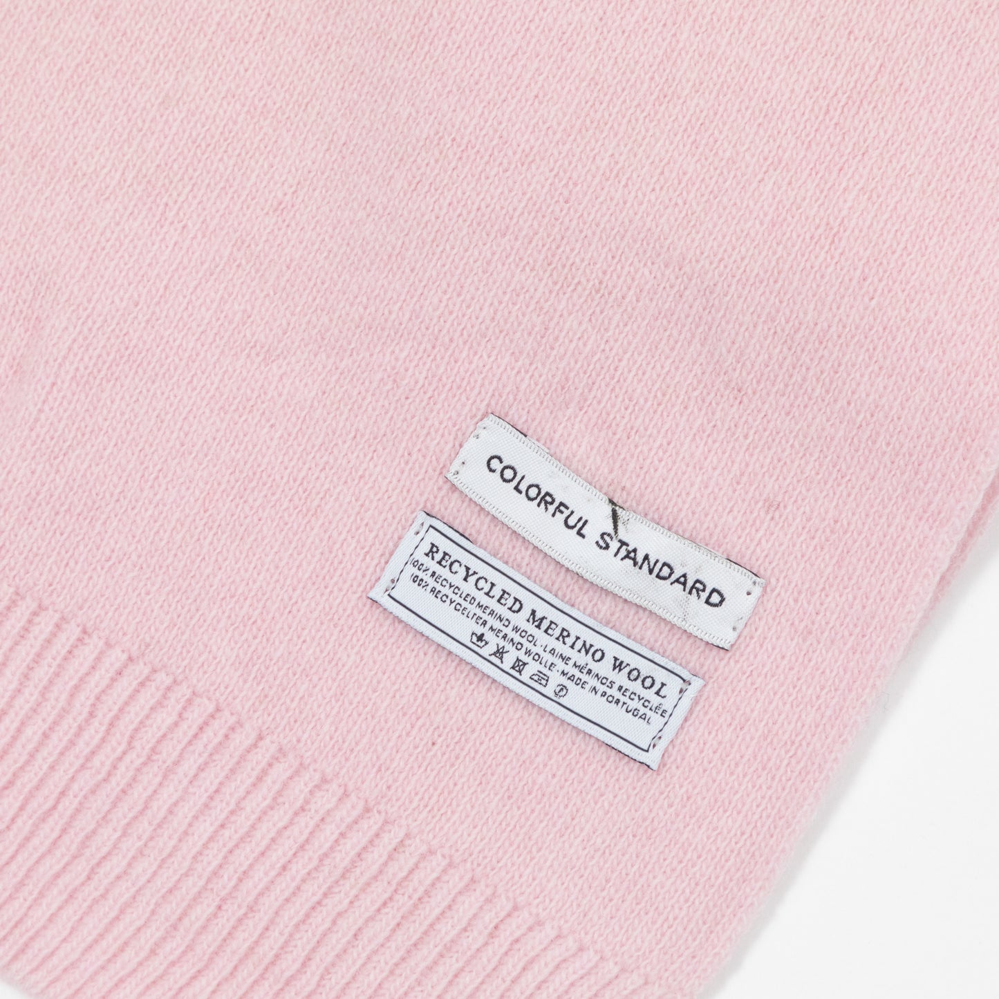 COLORFUL STANDARD Merino Wool Scarf in PINK