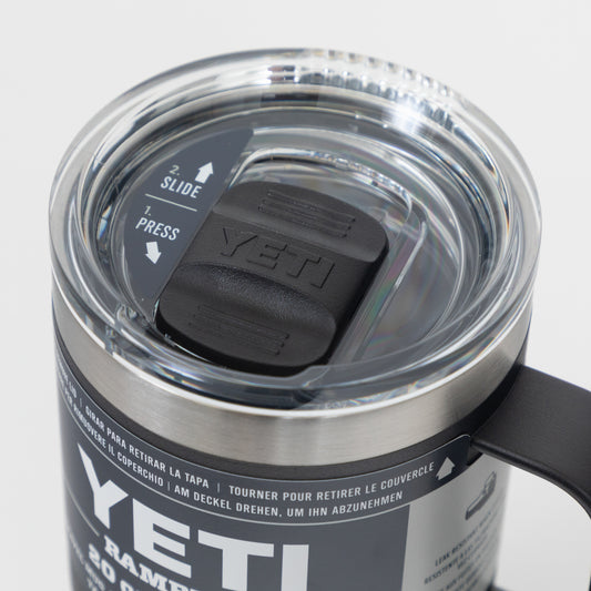 YETI Rambler® 20 oz (591 ml) Travel Mug in Black
