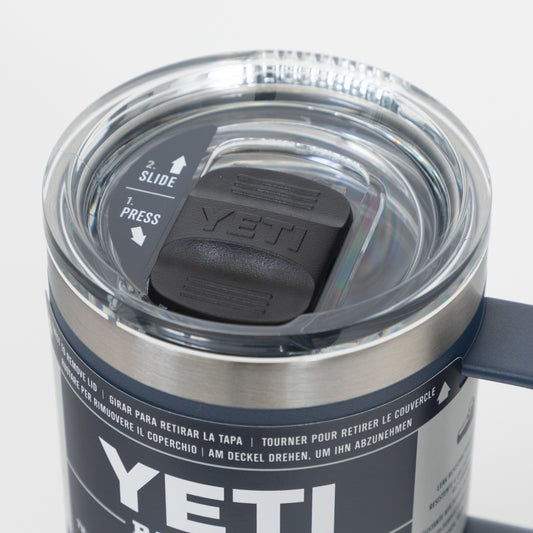 YETI Rambler® 20 oz (591 ml) Travel Mug in Navy