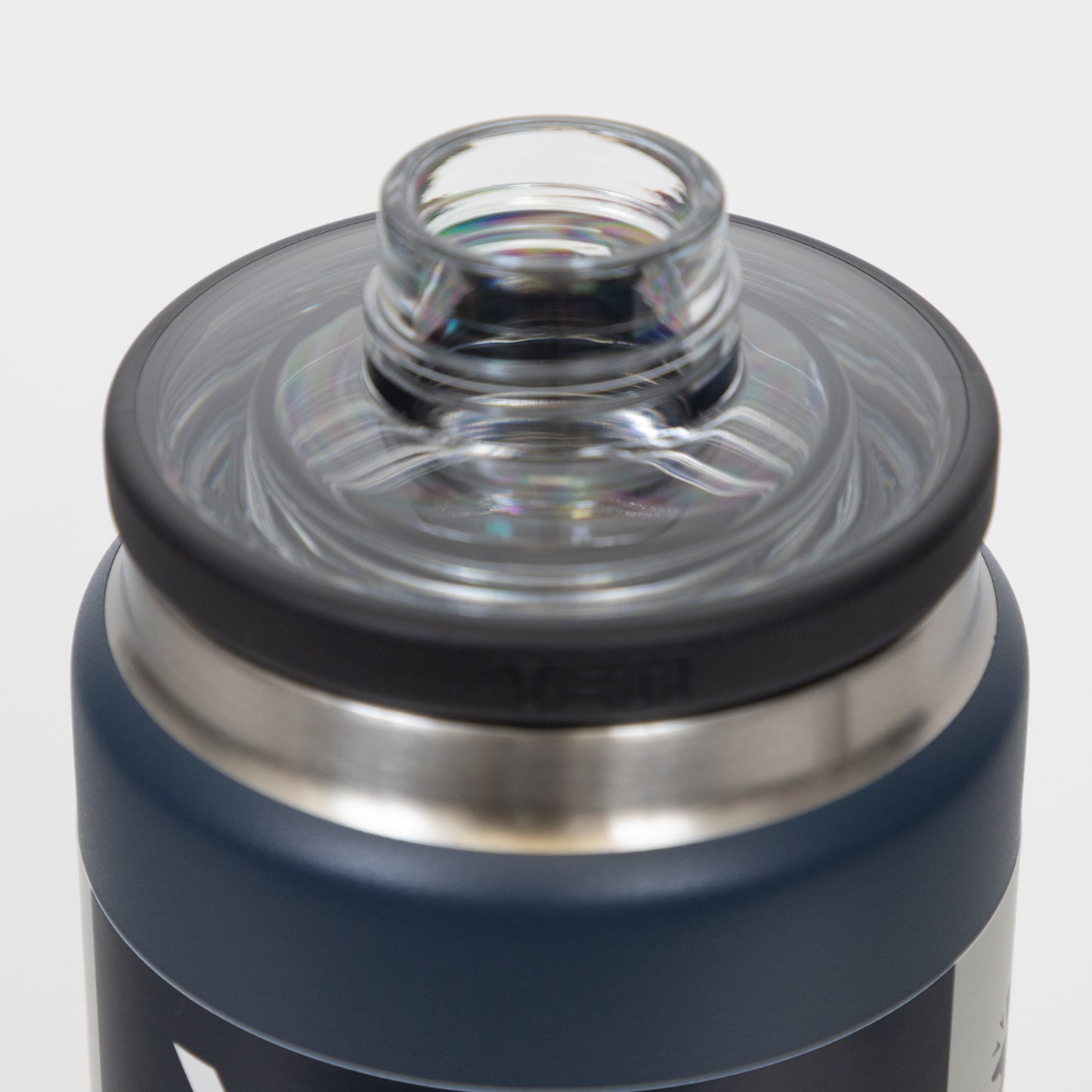 YETI Rambler 26 oz (769ml) Water Bottle with Chug Cap in NAVY