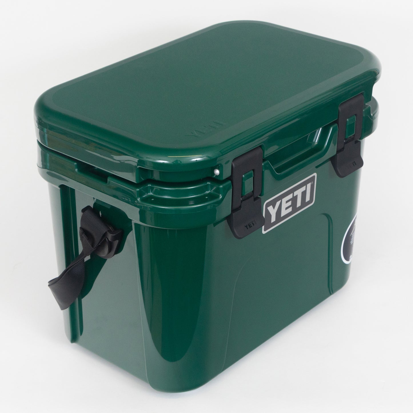 YETI Roadie 15 Cool Box in BLACK FOREST GREEN