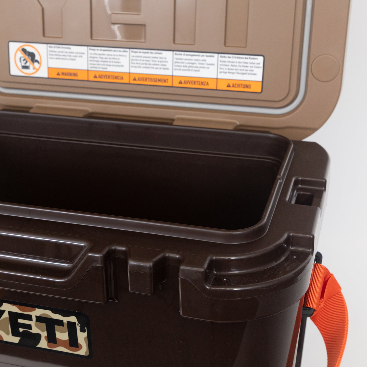 YETI Roadie 15 Cool Box in WETLANDS CAMO