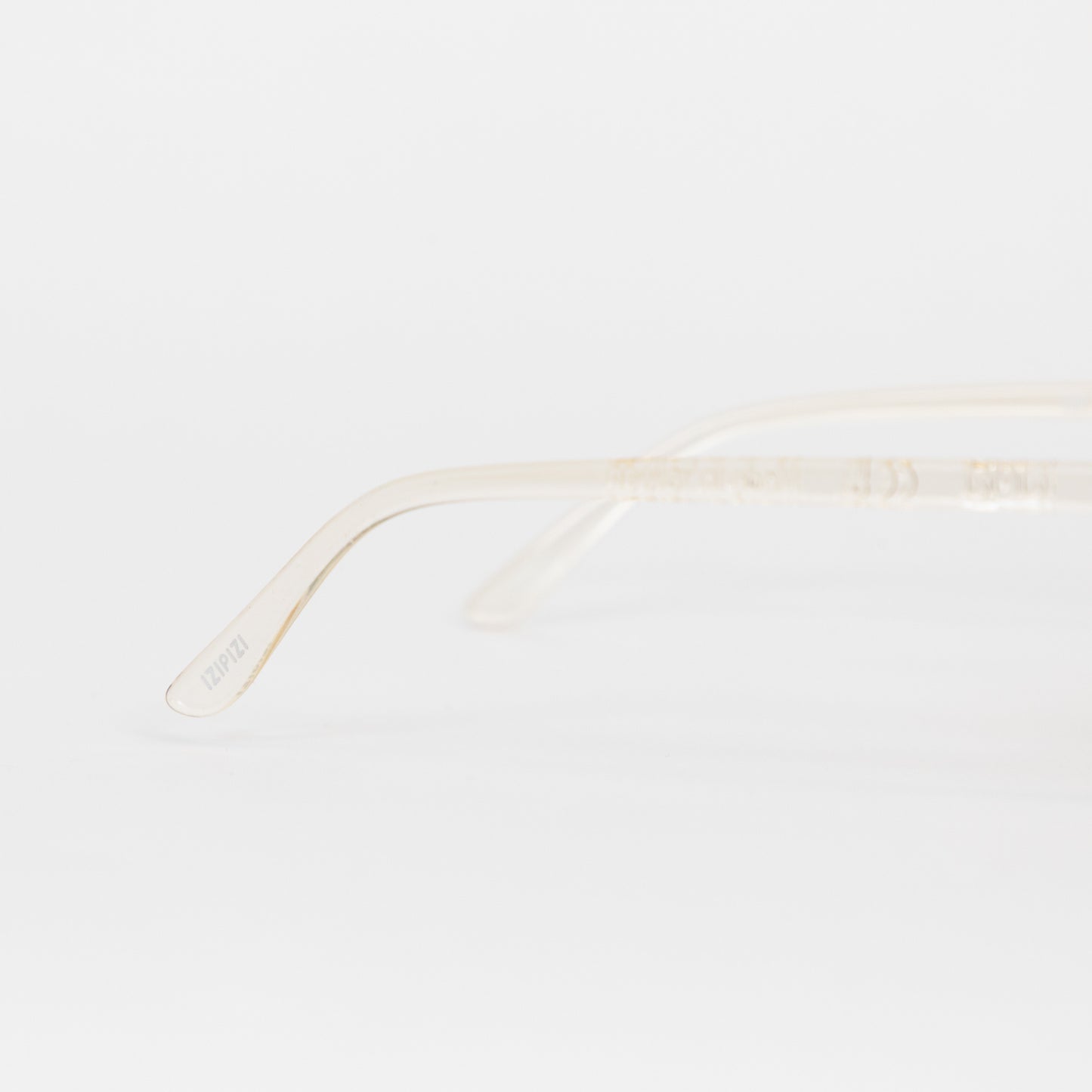 IZIPIZI #D The Iconic Round Sunglasses in ACTIVE YELLOW