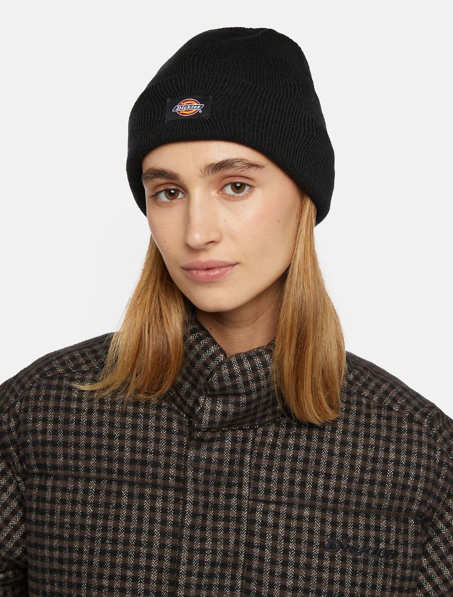 Women wearing Dickies gibsland beanie