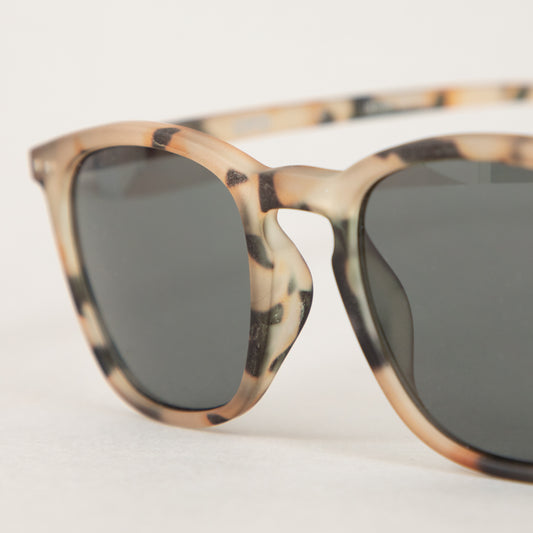 #E The Trapeze Sunglasses in LIGHT TORTOISEIZIPIZI - CACTWS