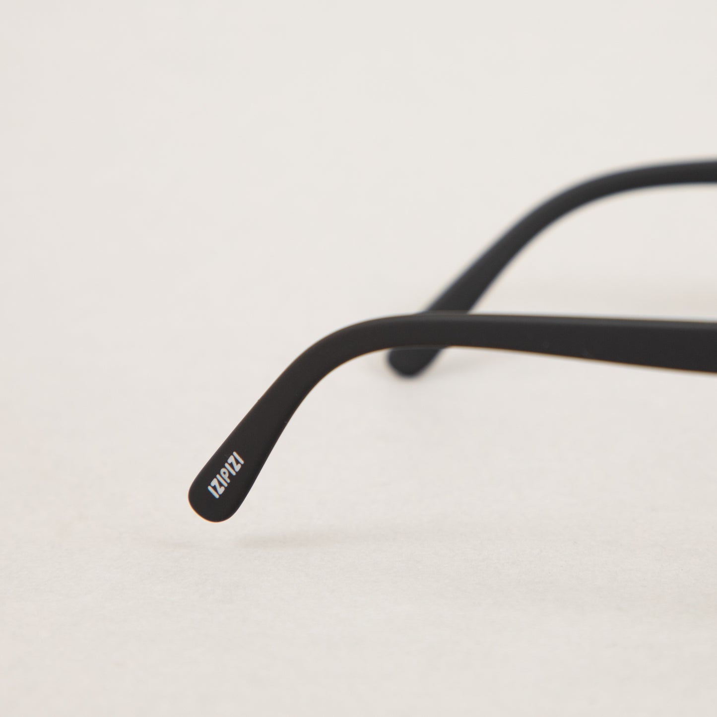 #L The Big One Sunglasses in BLACKIZIPIZI - CACTWS