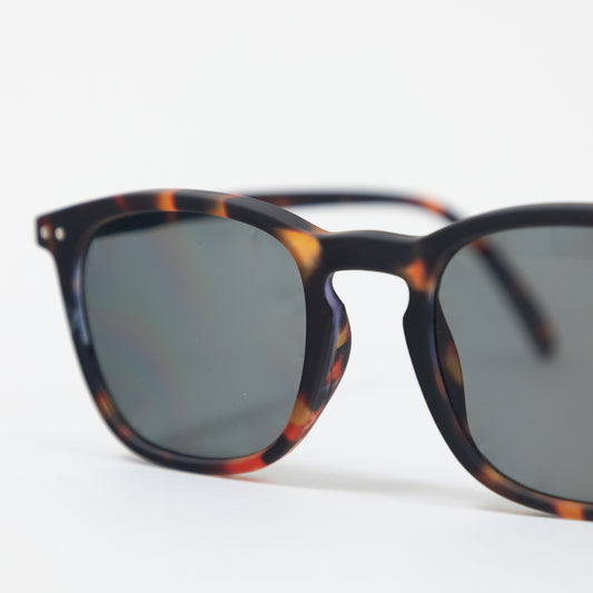 IZIPIZI #E The Trapeze Grey Lense Sunglasses in TORTOISE GREEN
