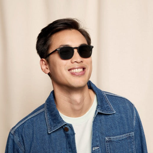 IZIPIZI #E The Trapeze Sunglasses in BLACK