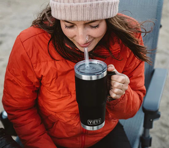 YETI Rambler® 25 oz (739 ml) Straw Mug in Black