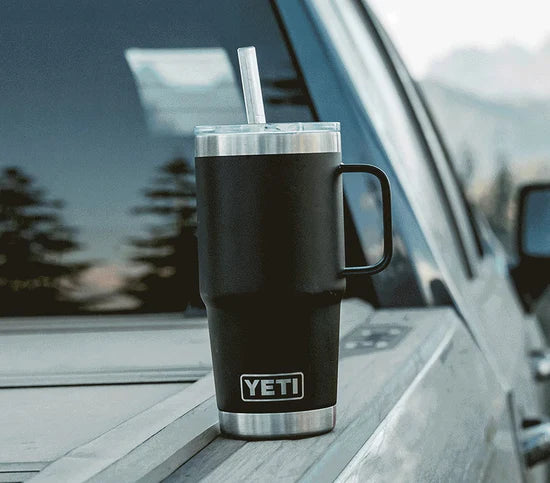 YETI Rambler® 25 oz (739 ml) Straw Mug in Black