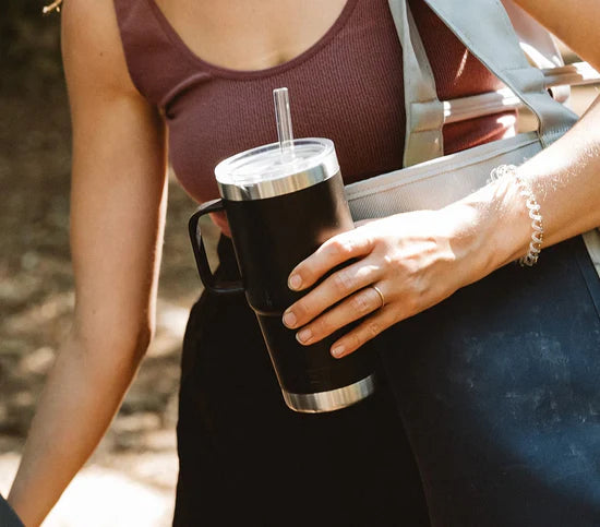 YETI Rambler® 25 oz (739 ml) Straw Mug in Black