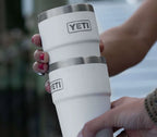YETI Rambler 20 oz (591 ml) Stackable Cup in Navy