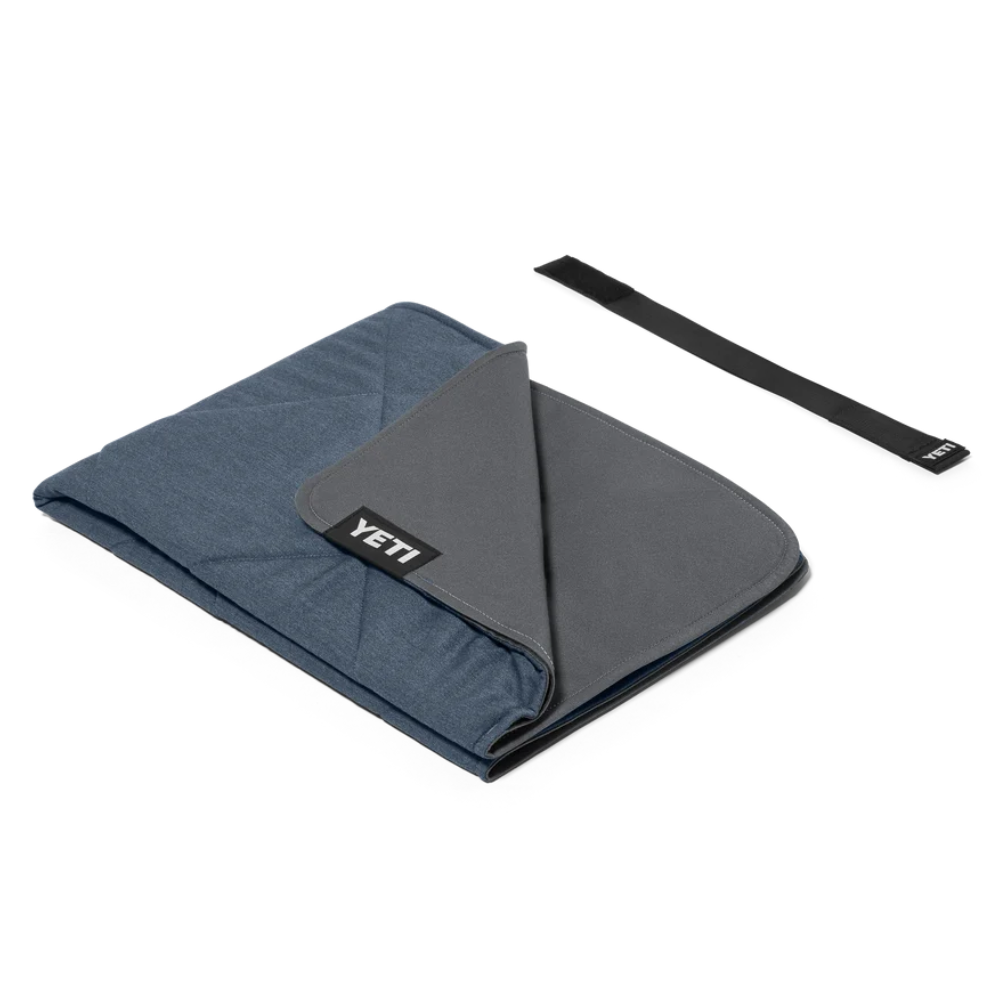 YETI Small Lowlands Blankets in Navy