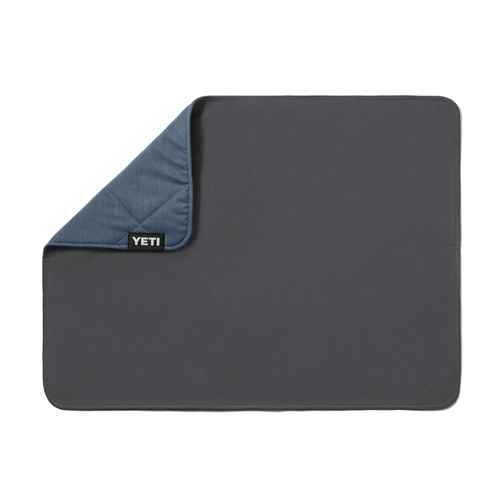 YETI Small Lowlands Blankets in Navy