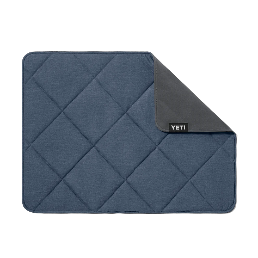 YETI Small Lowlands Blankets in Navy