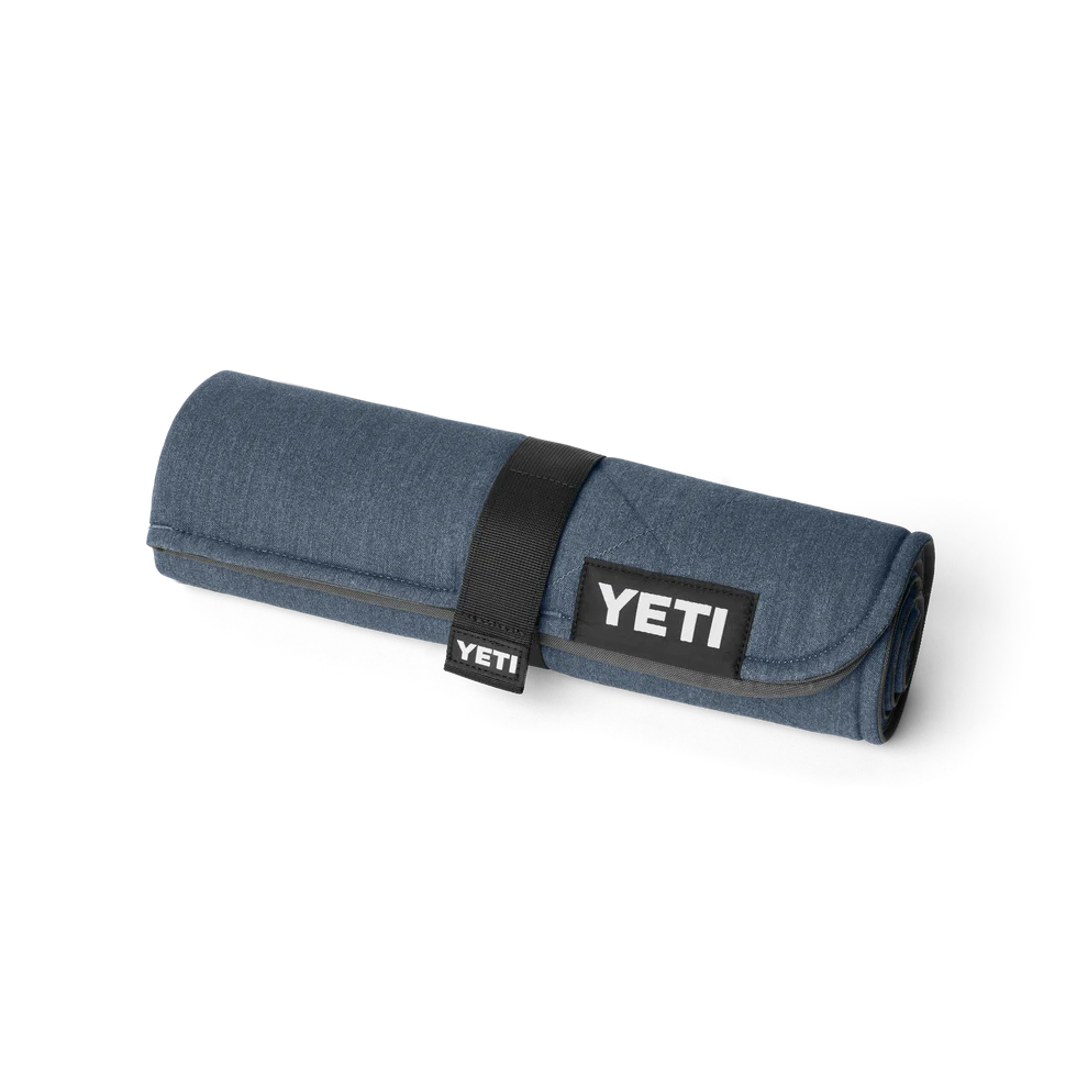 YETI Small Lowlands Blankets in Navy