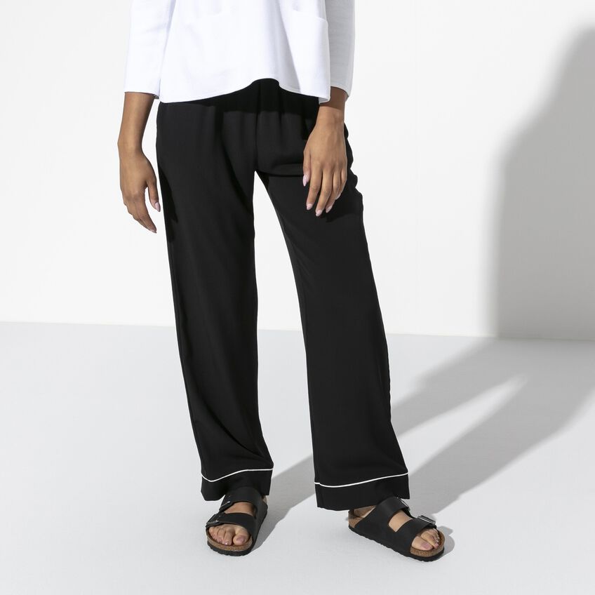 BIRKENSTOCK Arizona Oiled Leather Sandals in BLACK