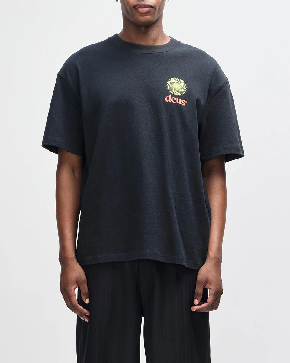 DEUS EX MACHINA Strata Tee in BLACK