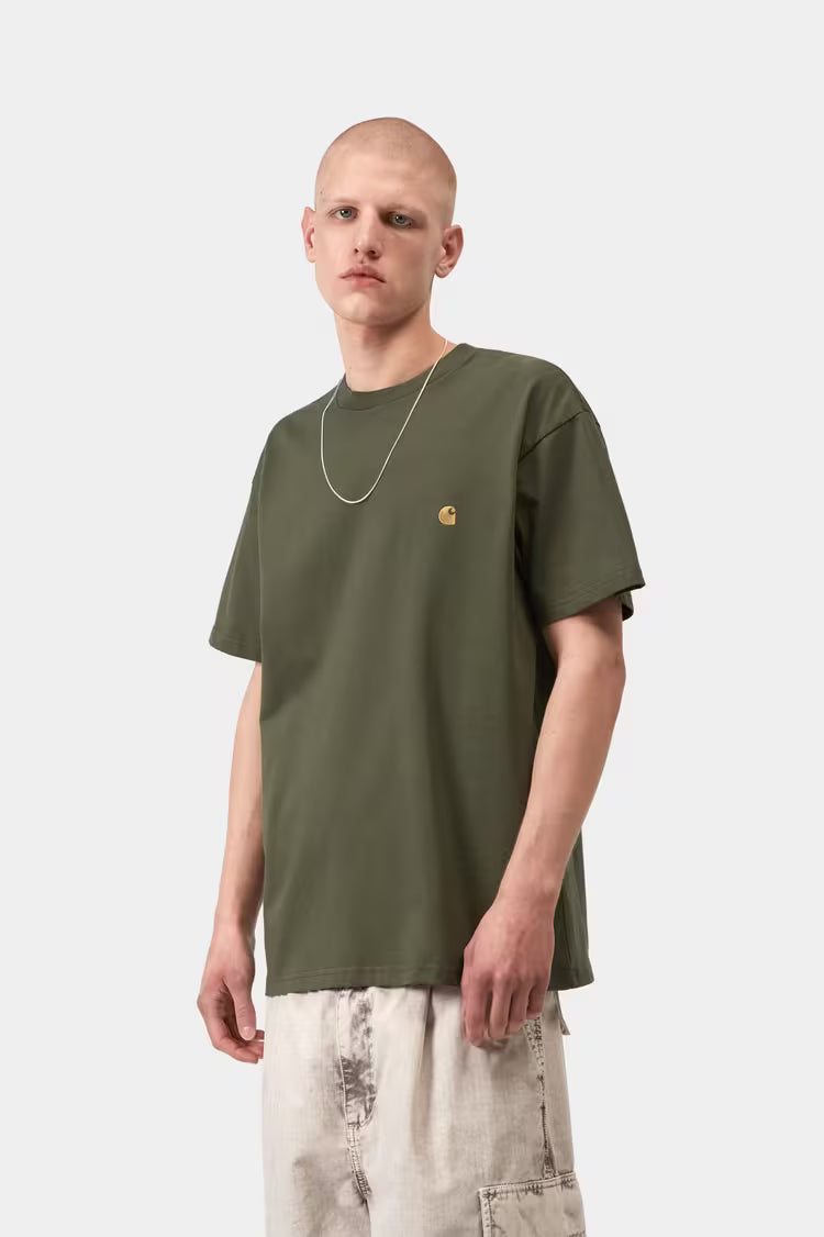 CARHARTT Chase Short Sleeve T-Shirt in LEAF / GOLD