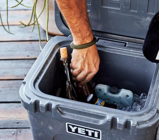 YETI Roadie® 24 Cool Box in Charcoal