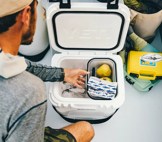 YETI Roadie® 24 Cool Box in Charcoal