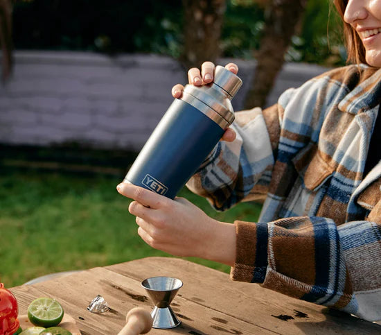 YETI Rambler™ 20 oz (591 ml) Cocktail Shaker in King Crab