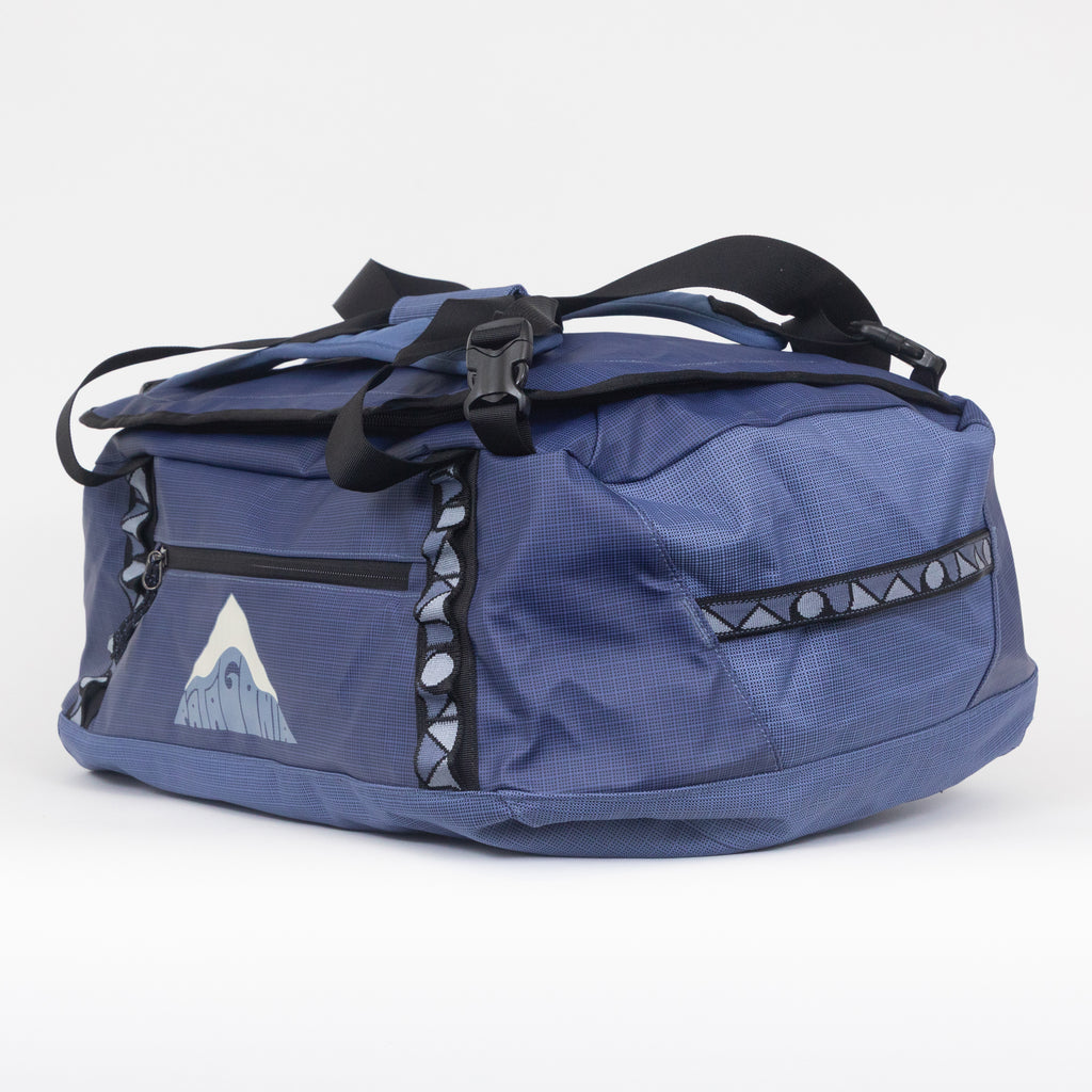 PATAGONIA 40L Black Hole Duffle in CURRENT BLUE