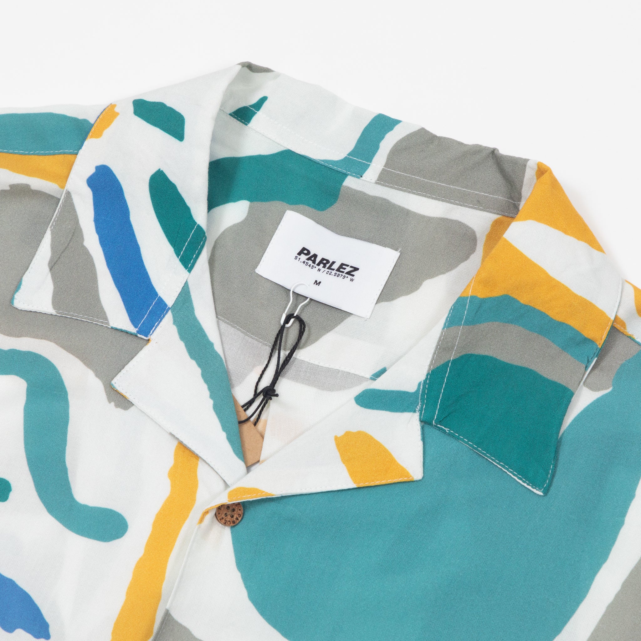 collar button clsure parlez short sleeve shirt