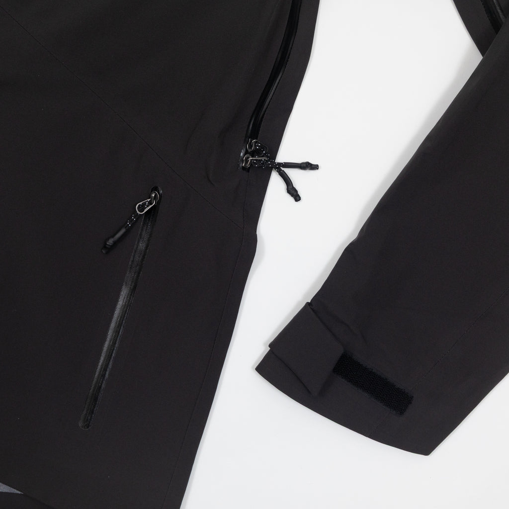 ELLIKER Ayre Shell Jacket in BLACK