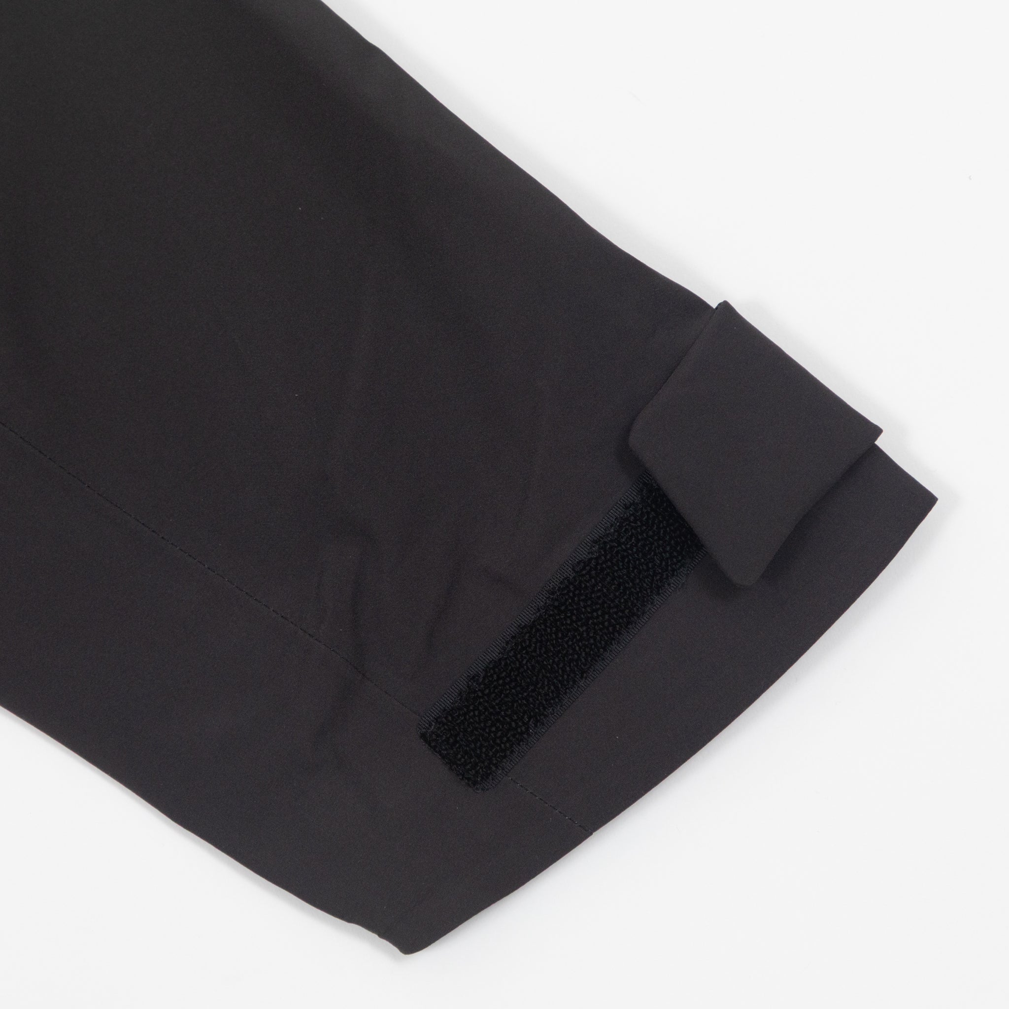 ELLIKER Ayre Shell Jacket in BLACK