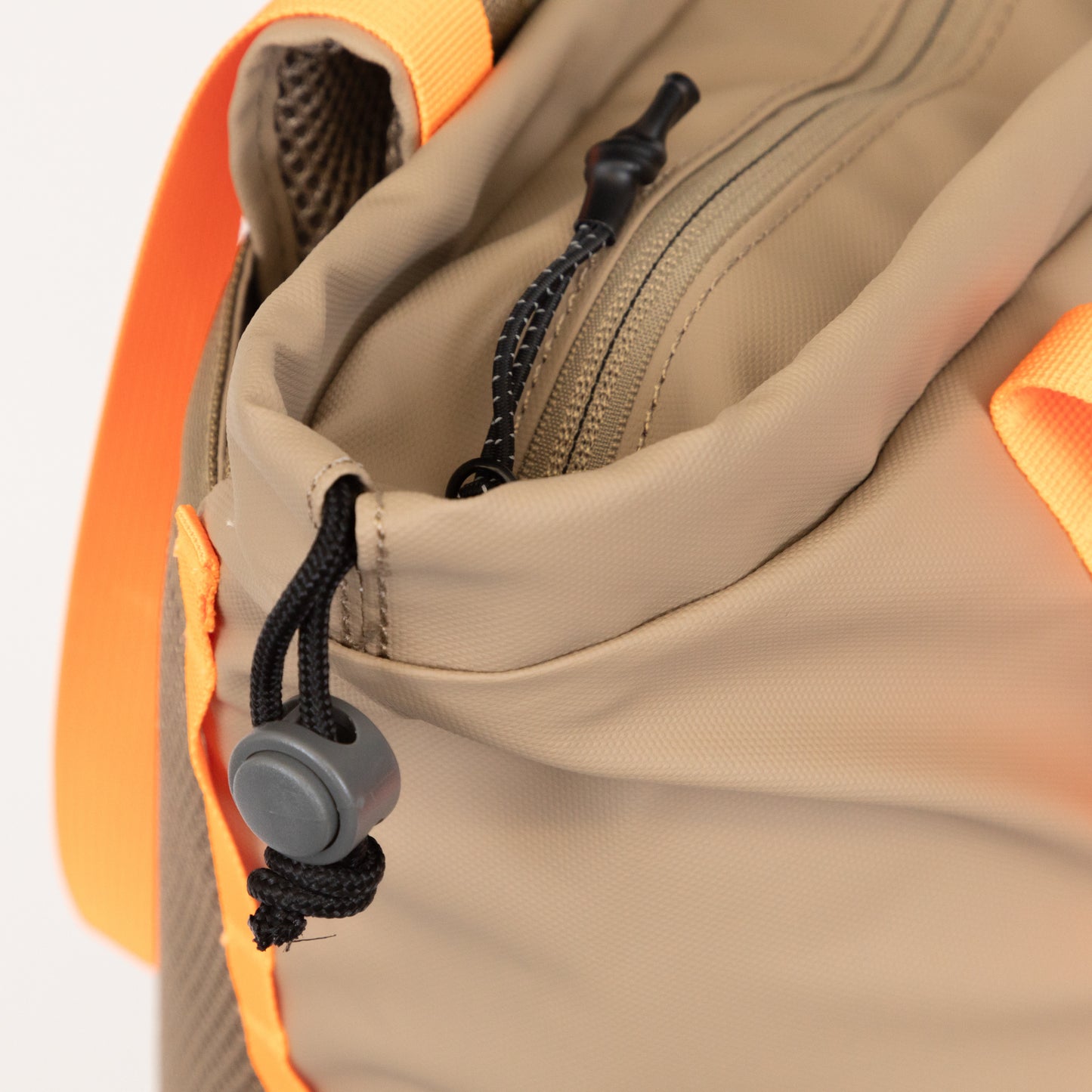 ELLIKER 20L Backpack Tote in BEIGE