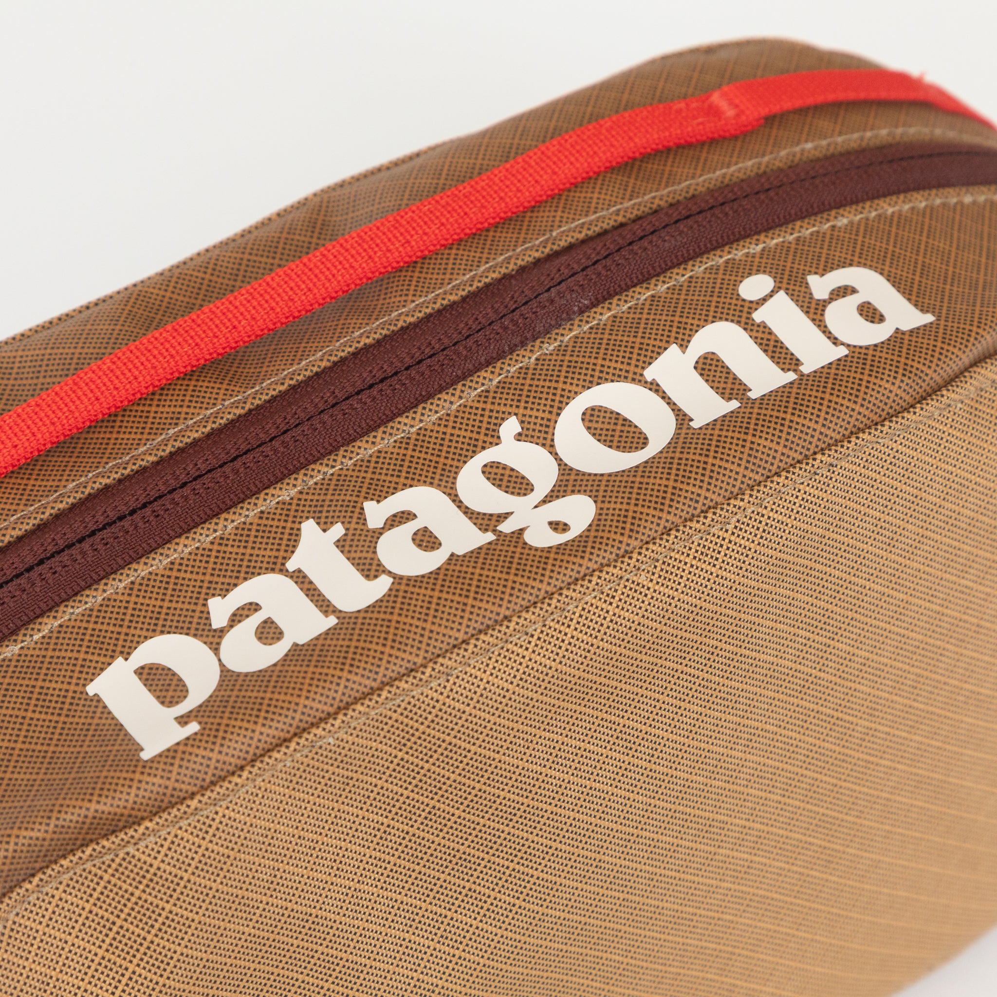 PATAGONIA Black Hole Cube 3L Bag in TALON GOLD