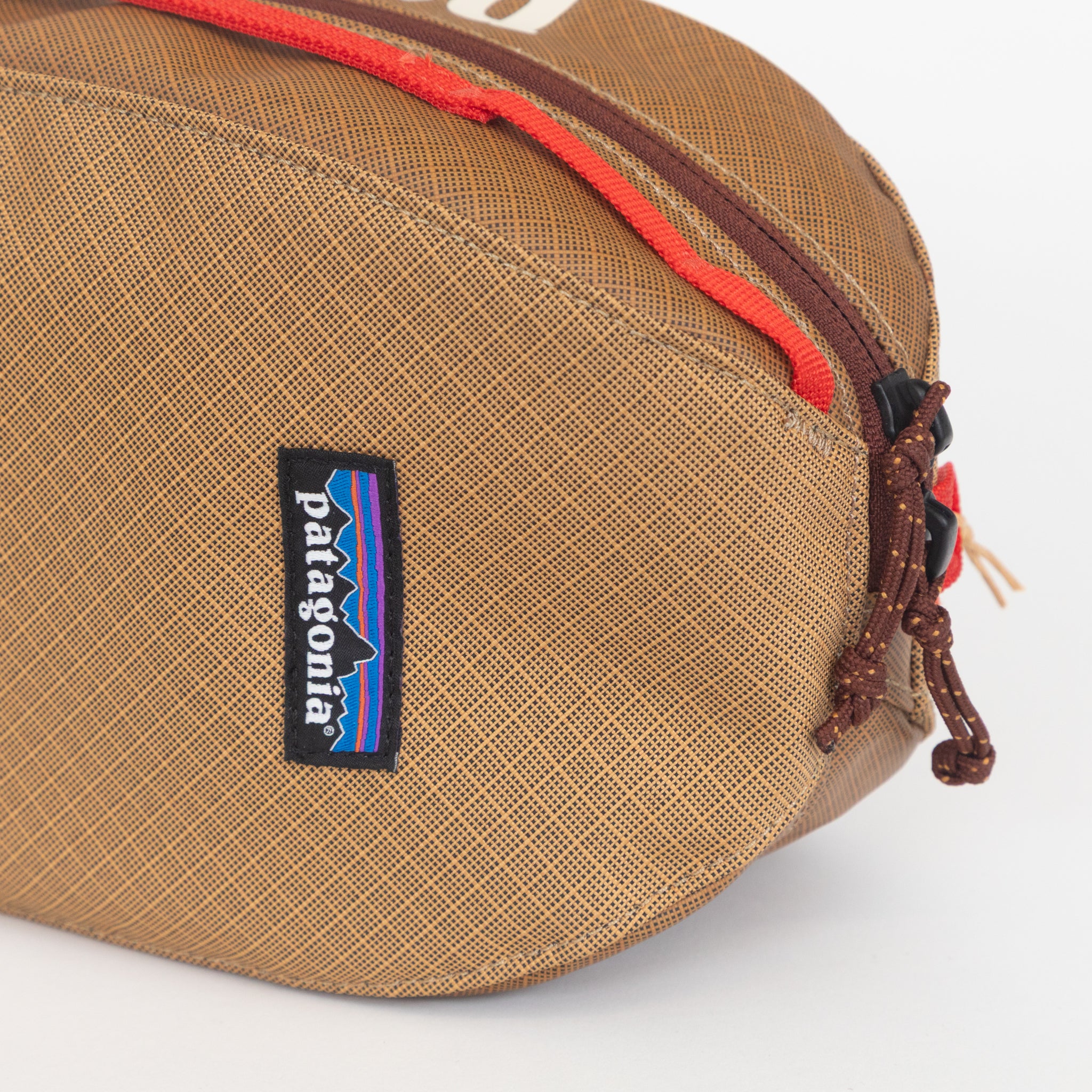 PATAGONIA Black Hole Cube 3L Bag in TALON GOLD