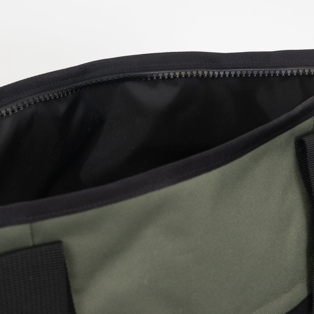 carhartt-wip-clapton-canvas-tote-bag-green — additional view