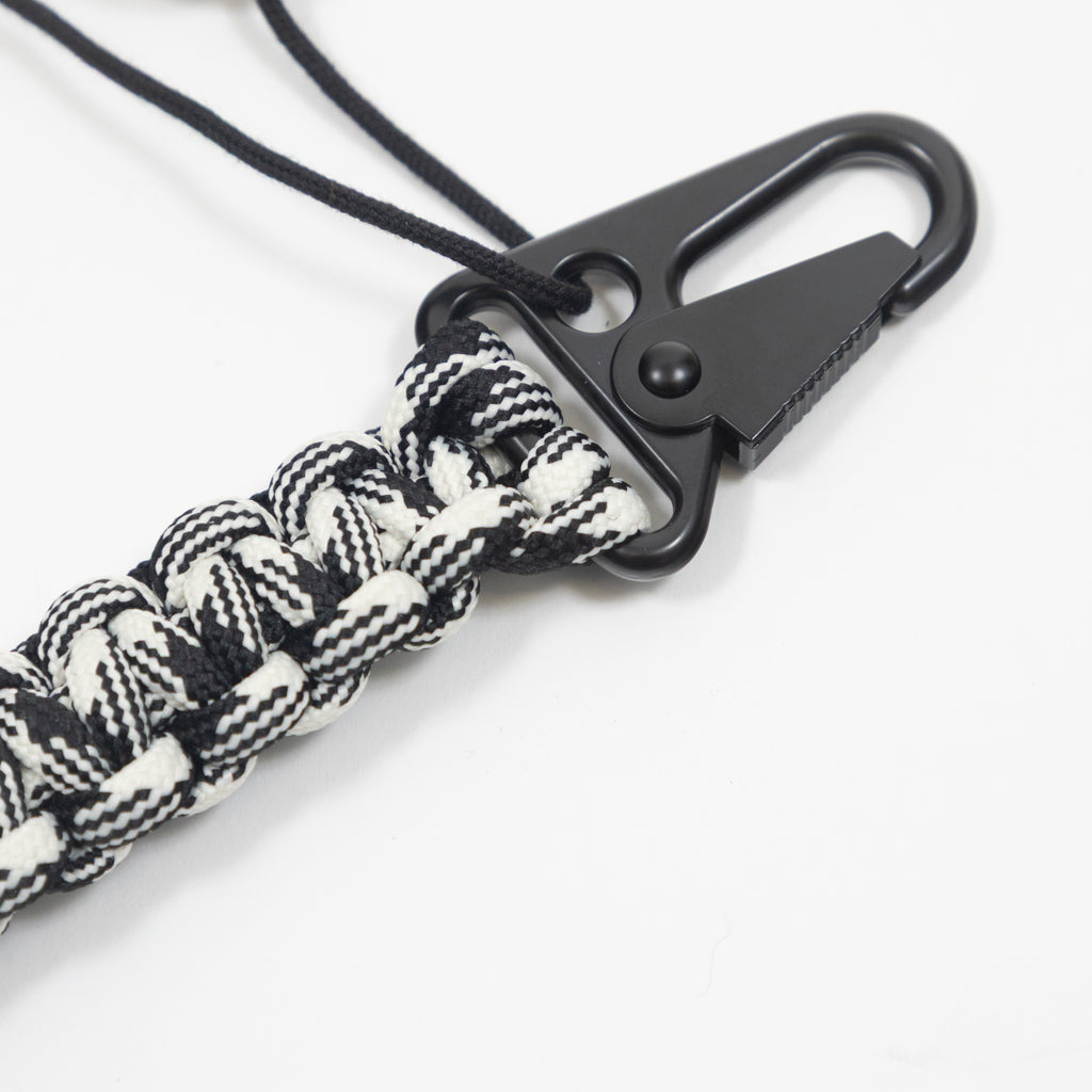carhartt-wip-rope-keychain-black-white — alternative angle