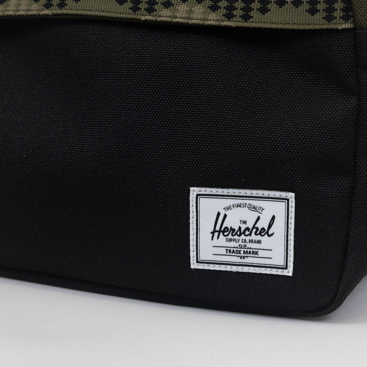 Herschel Supply CO. Chapter Travel Kit Bag in BLACK & GREEN