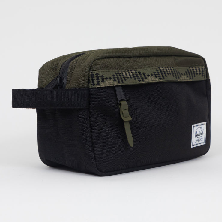 Herschel Supply CO. Chapter Travel Kit Bag in BLACK & GREEN