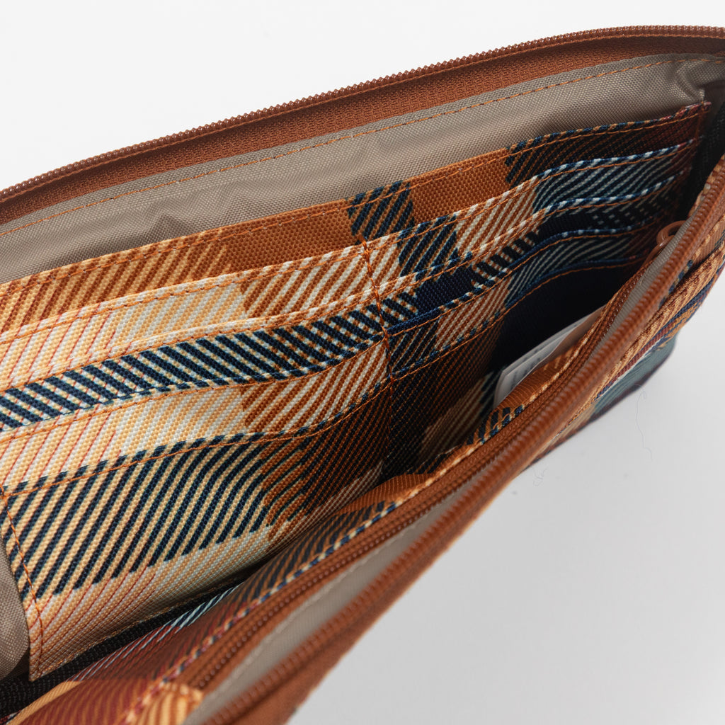 KAVU Clutch Case in CABIN PLAID