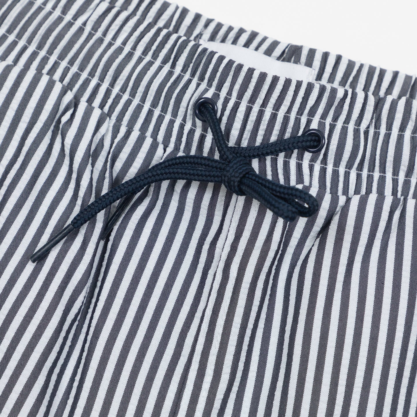 FARAH Colbert Seeksucker Swim Shorts in NAVY