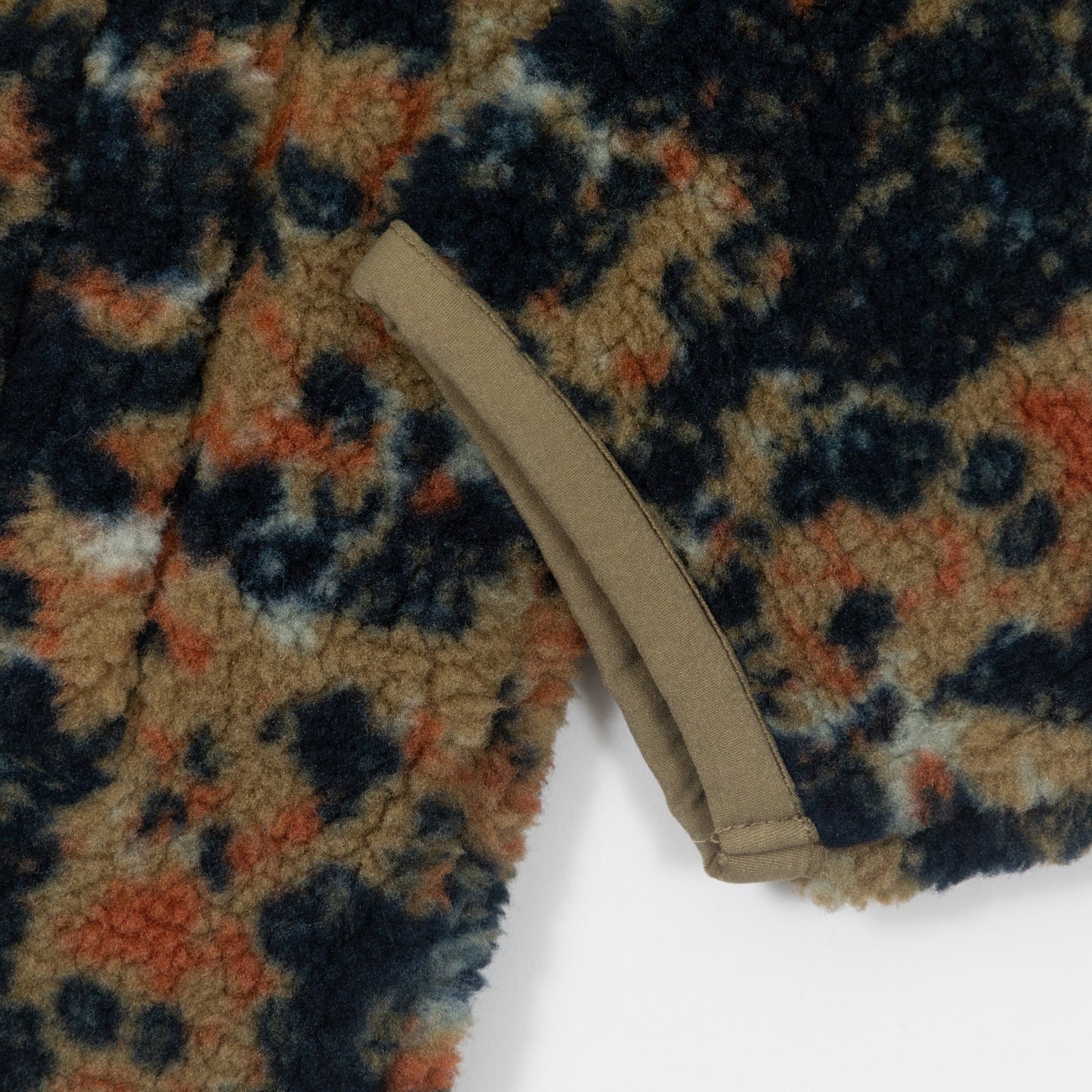 FARAH Crown Camo Fleece in GREEN MULTI