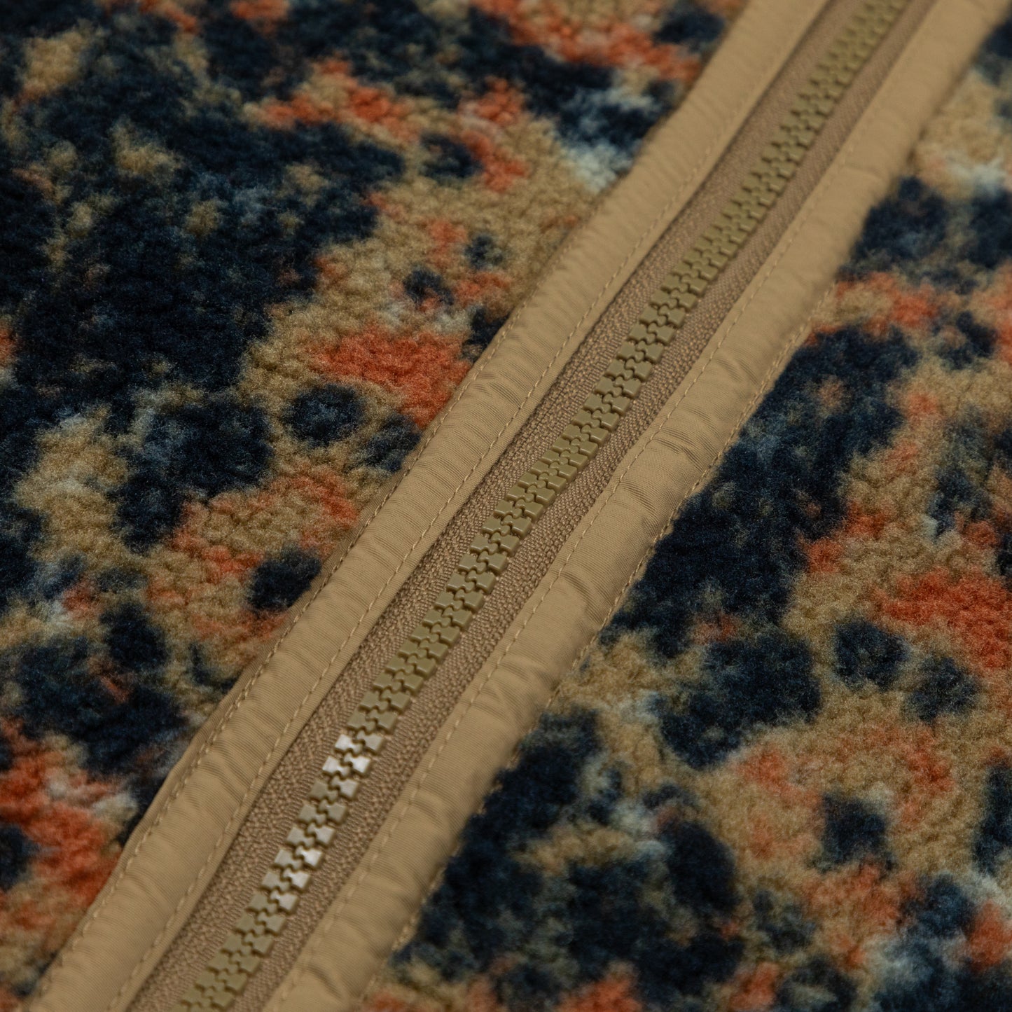 FARAH Crown Camo Fleece in GREEN MULTI